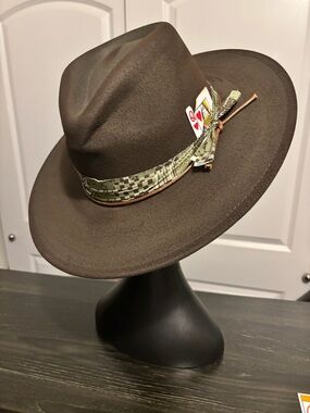 Men's Brown Felt Fedora Hat with Patterned Band